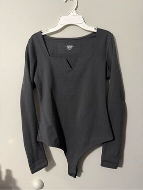 NWOT SAUNGKUAI Women's Notch V Neck Long Sleeve Square Neck Thong Bodysuit